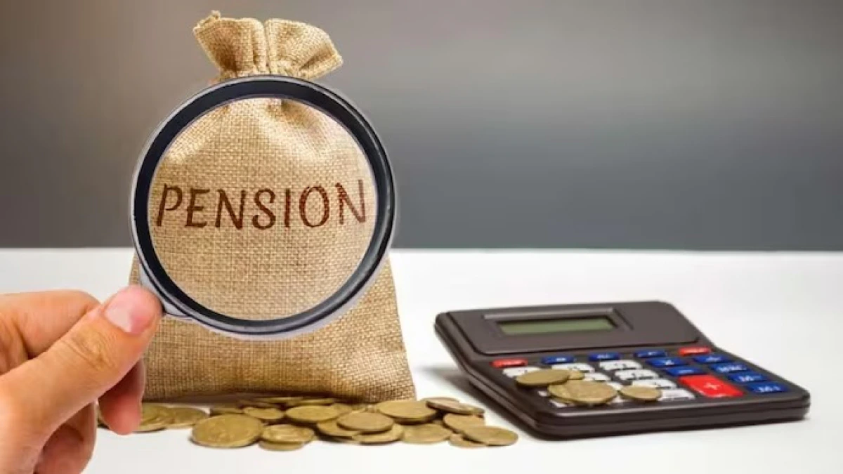 Image Shows pension scam in india